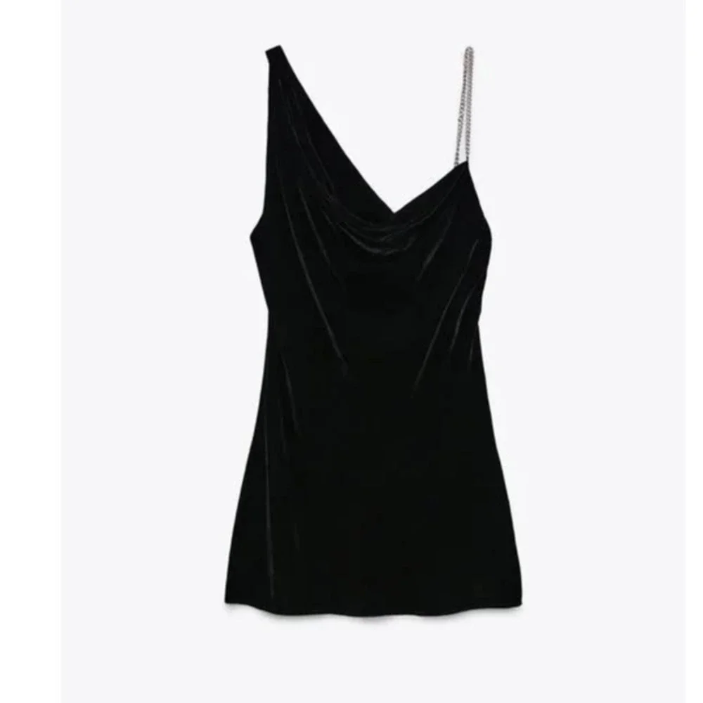 ZARA Blogger Black Velvet Asymmetric Chain Velvet Dress 9274/507 Small NWT - Picture 3 of 6